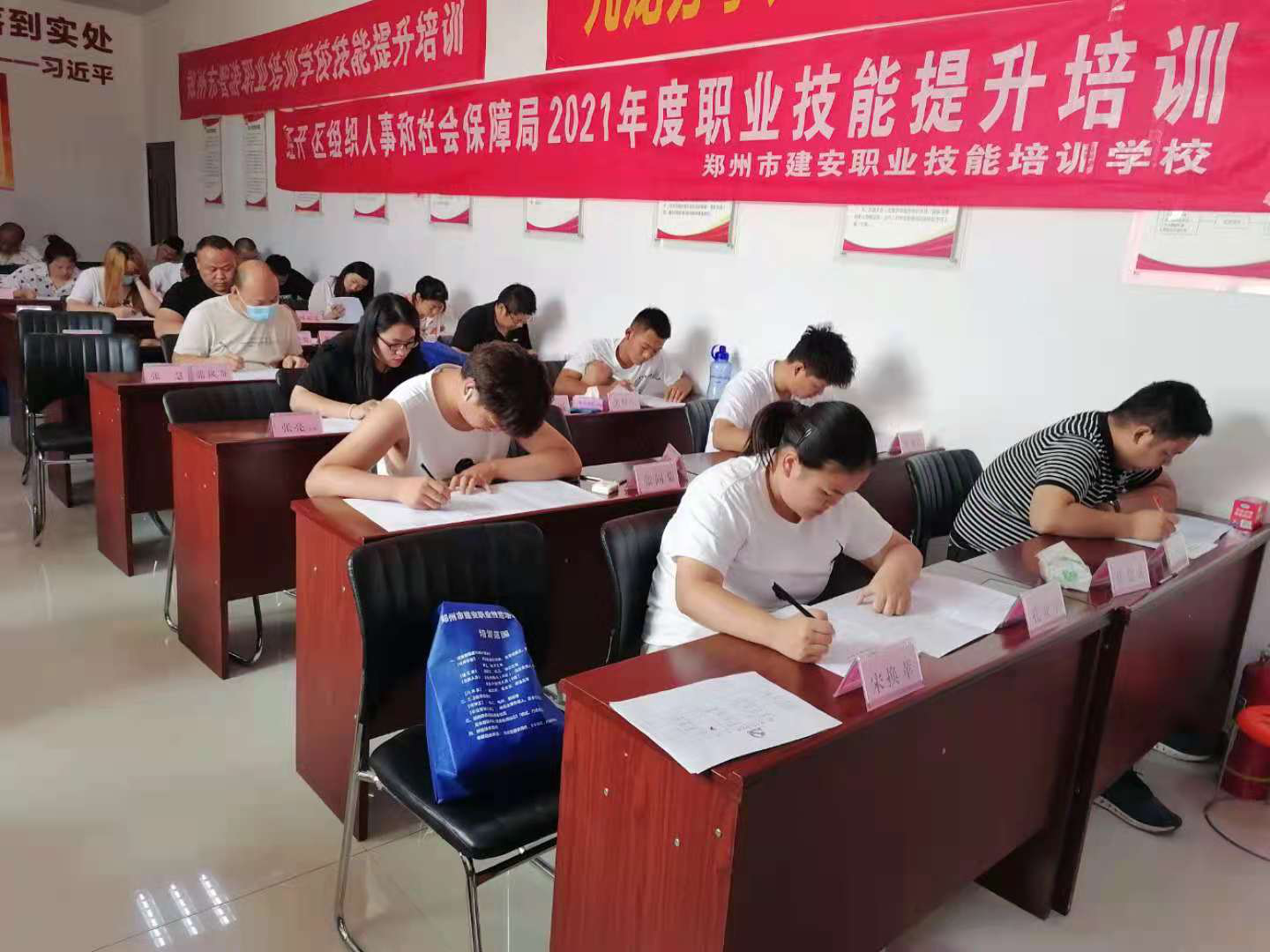 河南新机遇人力叉车技能提升培训结业